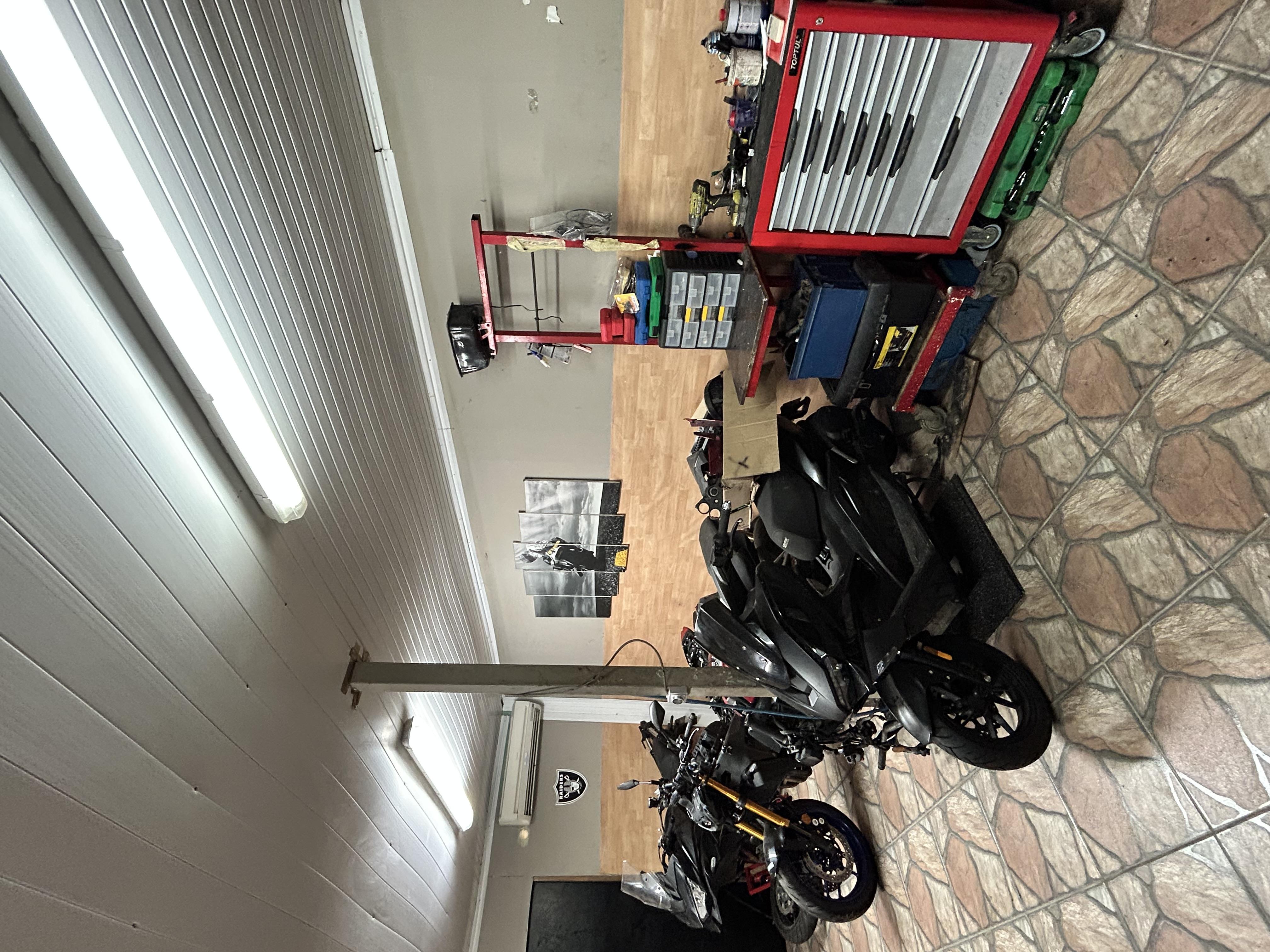 BIKER ISLAND