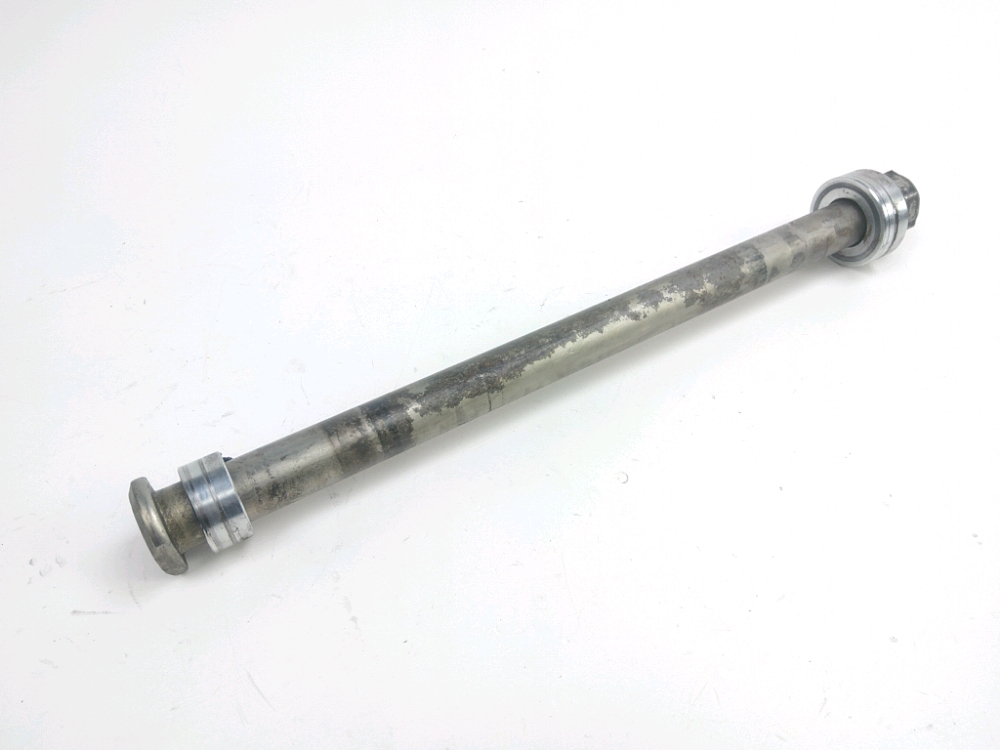Axe de roue arriere