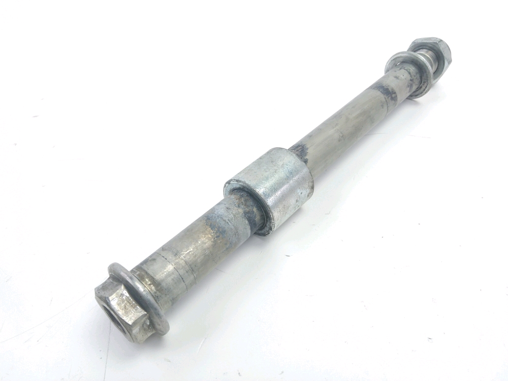 Axe de roue arriere