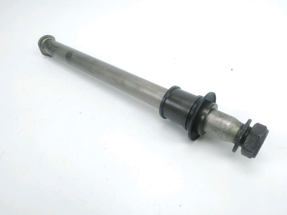 Axe de roue arriere