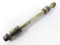 Axe de roue arriere