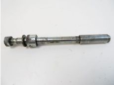 Axe de roue avant
