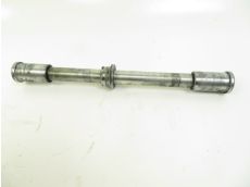 Axe de roue avant