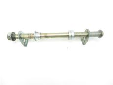 Axe de roue arriere