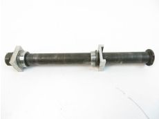 Axe de roue arriere