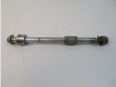 Axe de roue arriere