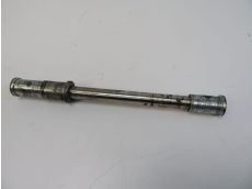 Axe de roue avant