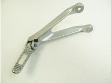 Platine et repose pieds arriere droit