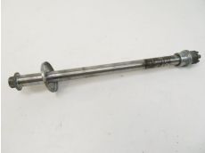 Axe de roue arriere