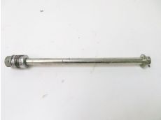 Axe de roue avant