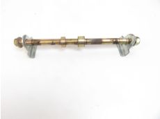 Axe de roue arriere