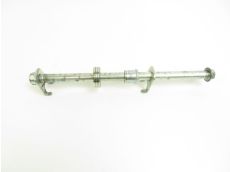 Axe de roue arriere
