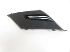 Cache lateral droit