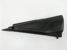 Cache lateral droit