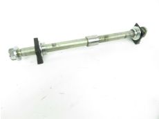 Axe de roue arriere