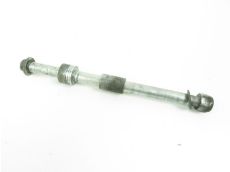 Axe de roue arriere