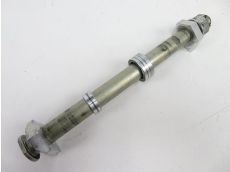 Axe de roue arriere