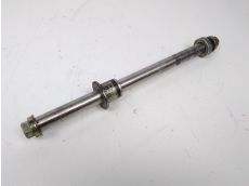 Axe de roue arriere
