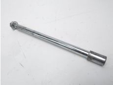 Axe de roue avant