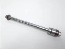 Axe de roue arriere