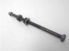 Axe de roue arriere