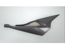 Cache lateral droit