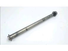 Axe de roue arriere