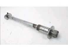 Axe de roue arriere