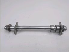 Axe de roue arriere