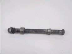 Axe de roue arriere