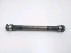 Axe de roue arriere