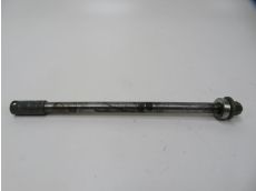 Axe de roue arriere
