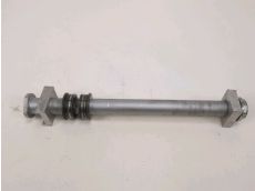 Axe de roue arriere