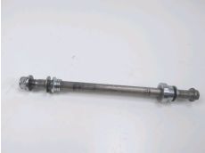 Axe de roue arriere