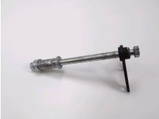 Axe de roue arriere