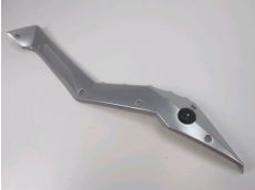 Cache lateral droit