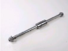 Axe de roue arriere