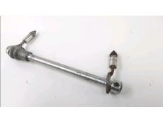 Axe de roue arriere