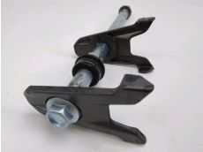 Axe de roue arriere