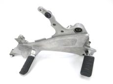 Platine et repose pieds arriere droit