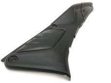 Cache lateral gauche