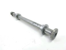 Axe de roue arriere