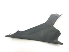 Cache lateral droit