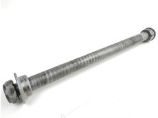 Axe de roue arriere