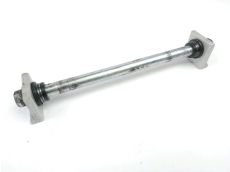 Axe de roue arriere