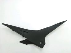 Cache lateral droit