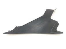 Cache lateral droit