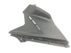 Cache lateral droit