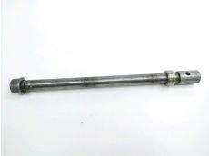 Axe de roue arriere