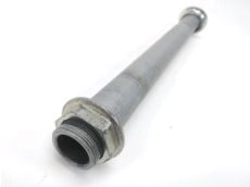 Axe de roue arriere